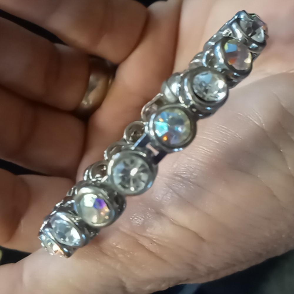 Opalescent large crystal beaded bracelet memory wire & magnetic clasp